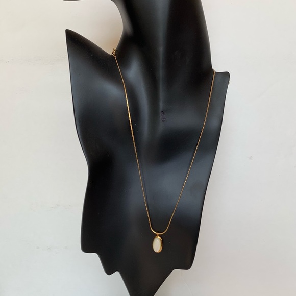 Vintage 12K GF Oval Mother of Pearl Necklace, NWOT, 17 Inches Long - Picture 2 of 12